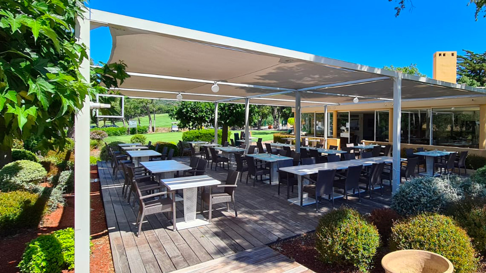 Club House Restaurant traditionnel - Grimaud Golf de Beauvallon - terrasse - visuel